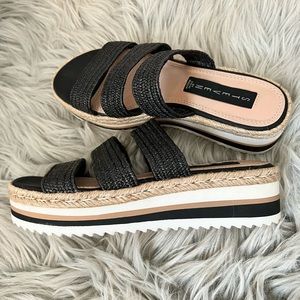 Steve Madden Size 6 strap and platform sandal